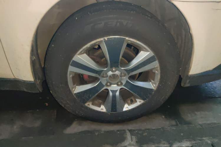 Used Subaru Outback 2010 2.5i Luxury Edition Right Front Wheel Hub