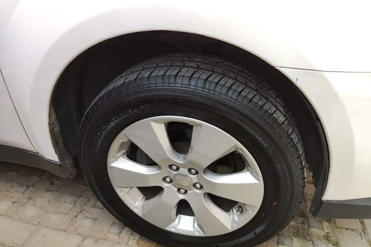 Used Subaru Outback 2010 2.5i Luxury Edition Right Front Wheel Hub