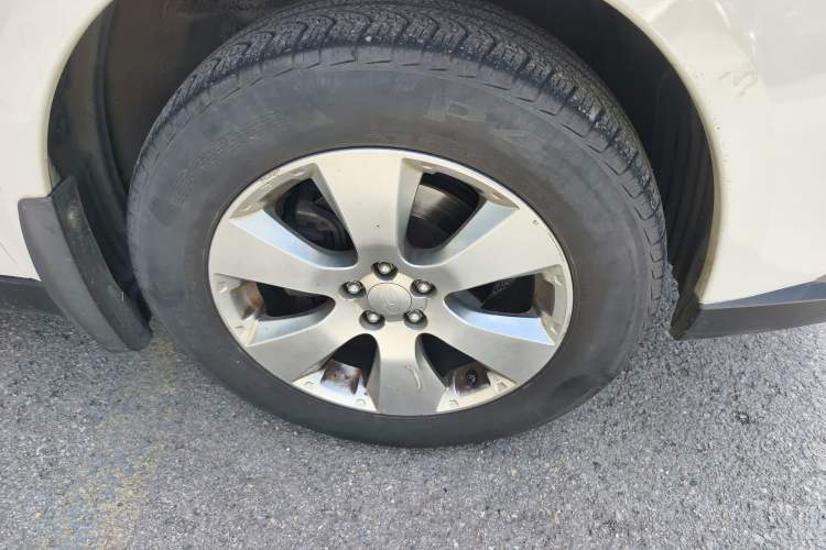 Used Subaru Outback 2010 2.5i Luxury Edition Right Front Wheel Hub