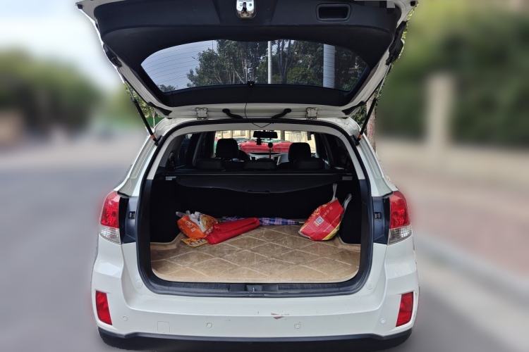 Used Subaru Outback 2010 2.5i Luxury Edition Trunk