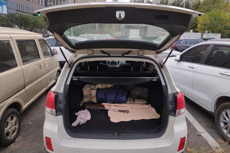 Used Subaru Outback 2010 2.5i Luxury Edition Trunk
