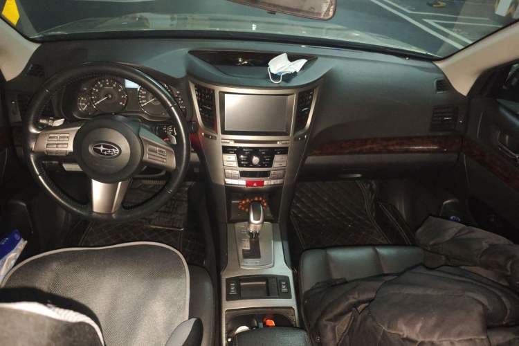 Used Subaru Outback 2010 2.5i Luxury Edition Center Console