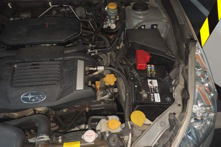 Used Subaru Outback 2010 2.5i Luxury Edition Engine Bay Left