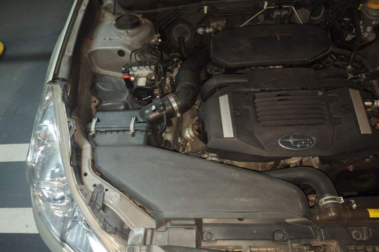 Used Subaru Outback 2010 2.5i Luxury Edition Engine Bay Right
