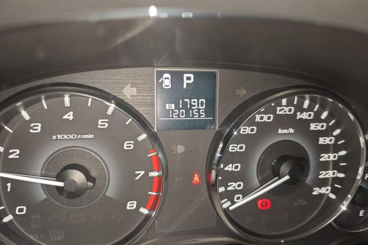 Used Subaru Outback 2010 2.5i Luxury Edition Odometer Close Up