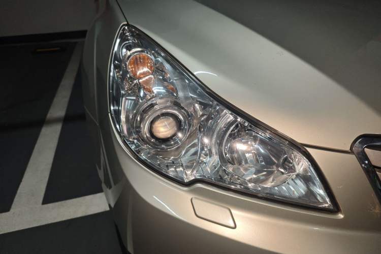 Used Subaru Outback 2010 2.5i Luxury Edition Right Front Headlight