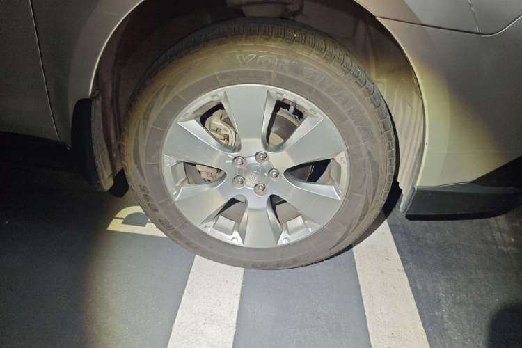 Used Subaru Outback 2010 2.5i Luxury Edition Right Front Wheel Hub