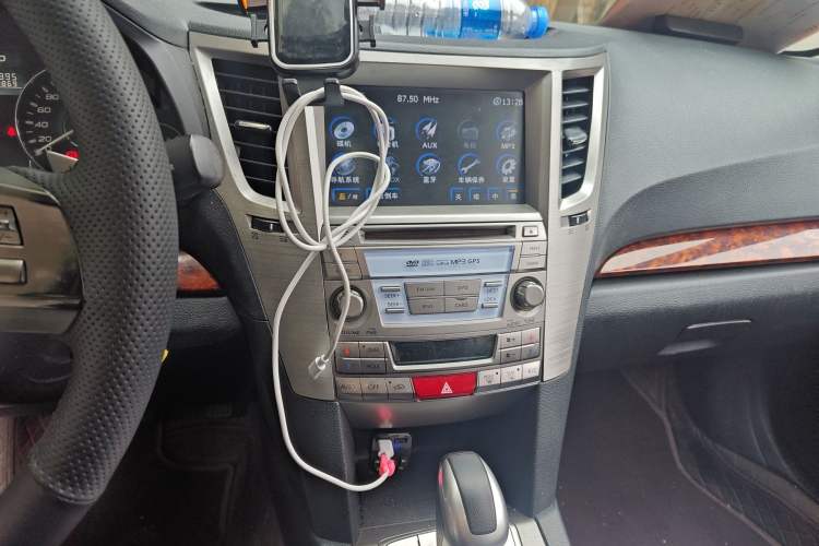 Used Subaru Outback 2011 2.5i Luxury Edition Audio And AC Panel