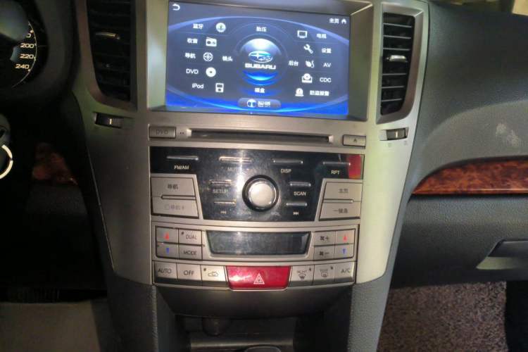 Used Subaru Outback 2011 2.5i Luxury Edition Audio And AC Panel