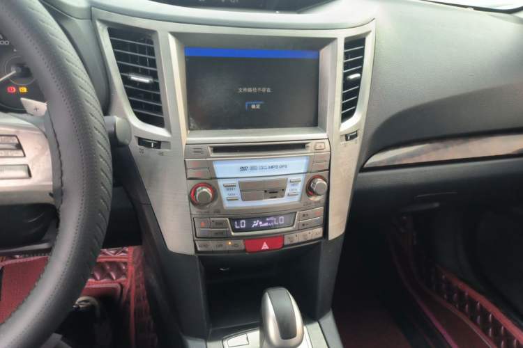 Used Subaru Outback 2011 2.5i Luxury Edition Audio And AC Panel