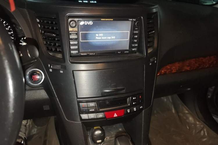 Used Subaru Outback 2011 2.5i Luxury Navigation Edition Audio And AC Panel