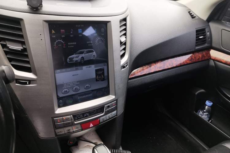 Used Subaru Outback 2011 2.5i Luxury Edition Audio And AC Panel