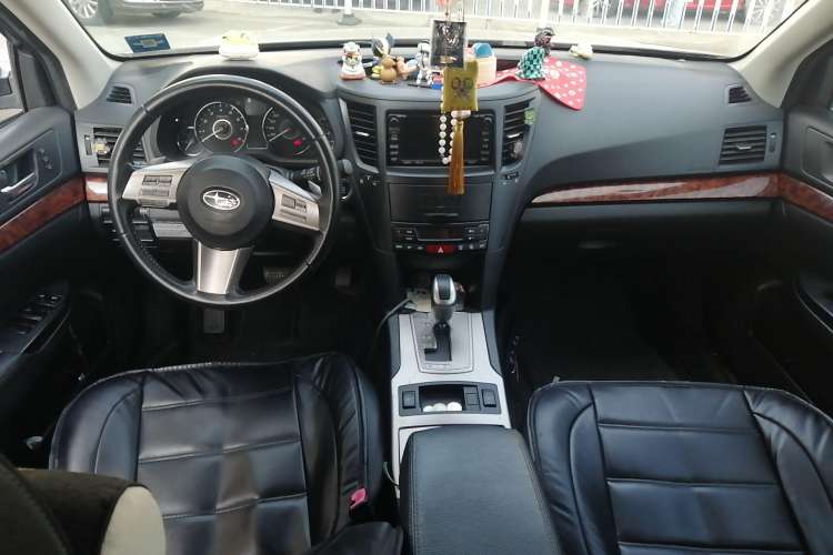 Used Subaru Outback 2011 2.5i Luxury Navigation Edition Center Console