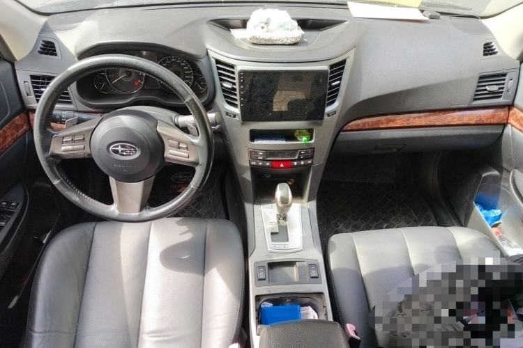 Used Subaru Outback 2011 2.5i Luxury Navigation Edition Center Console