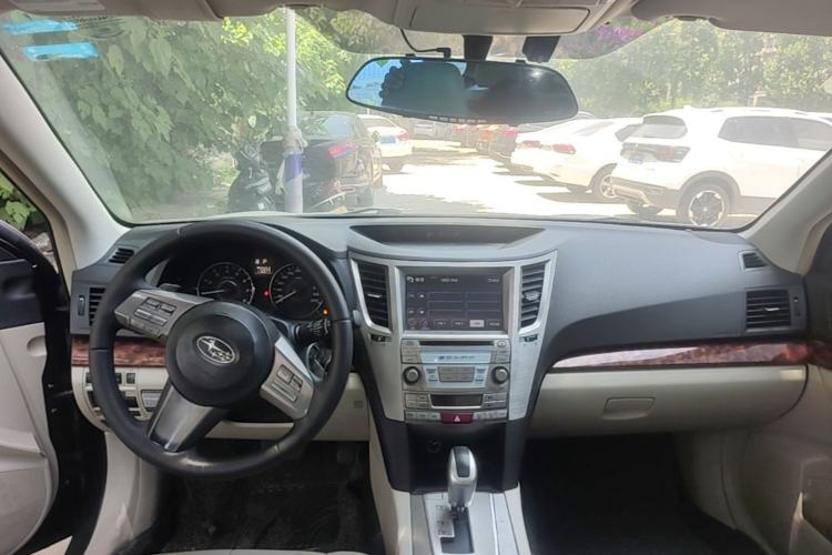 Used Subaru Outback 2011 2.5i Luxury Edition Center Console