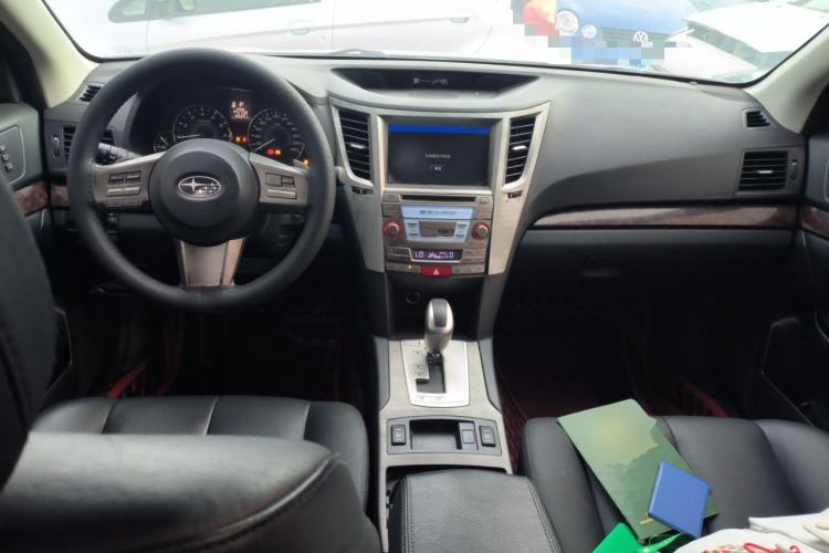 Used Subaru Outback 2011 2.5i Luxury Edition Center Console