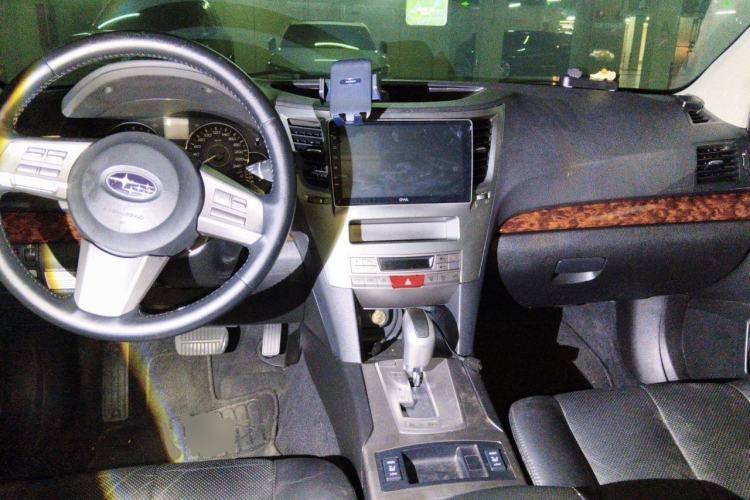 Used Subaru Outback 2011 2.5i Luxury Edition Center Console