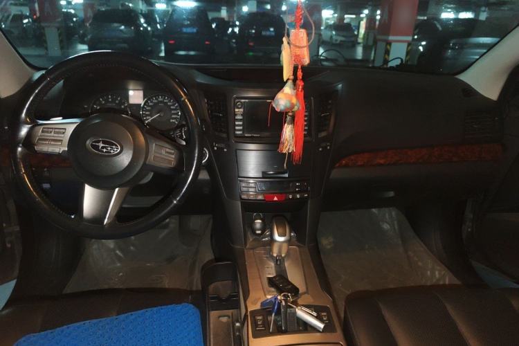 Used Subaru Outback 2011 2.5i Luxury Navigation Edition Center Console