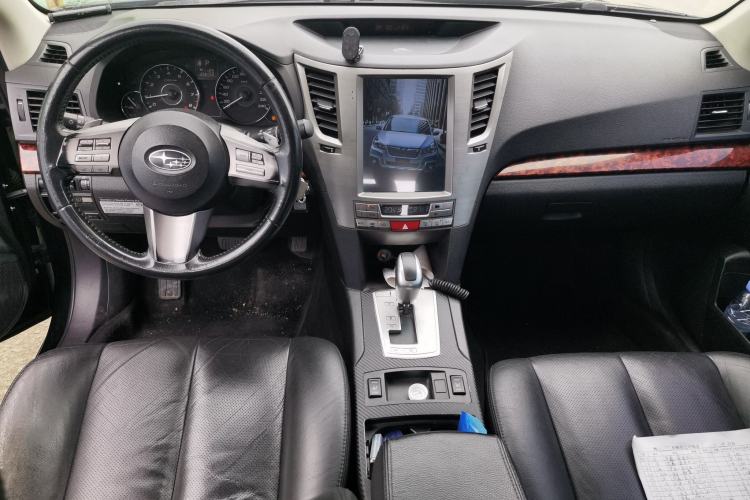 Used Subaru Outback 2011 2.5i Luxury Edition Center Console