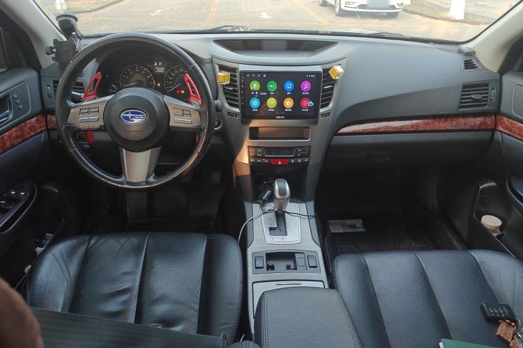 Used Subaru Outback 2011 2.5i Luxury Edition Center Console