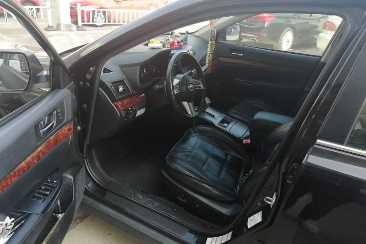 Used Subaru Outback 2011 2.5i Luxury Navigation Edition Driver Seat
