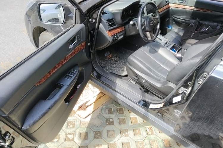 Used Subaru Outback 2011 2.5i Luxury Navigation Edition Driver Seat