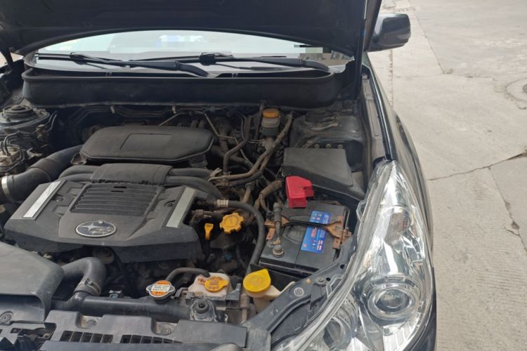 Used Subaru Outback 2011 2.5i Luxury Edition Engine Bay Left