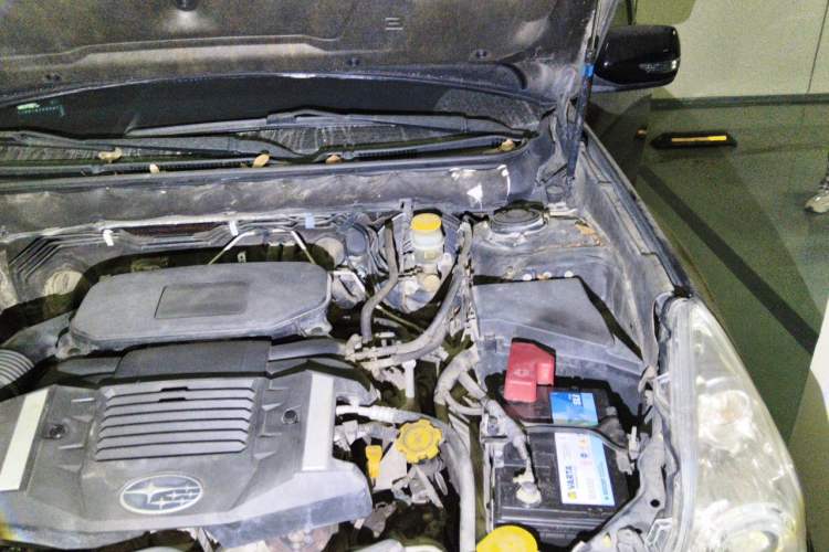 Used Subaru Outback 2011 2.5i Luxury Edition Engine Bay Left