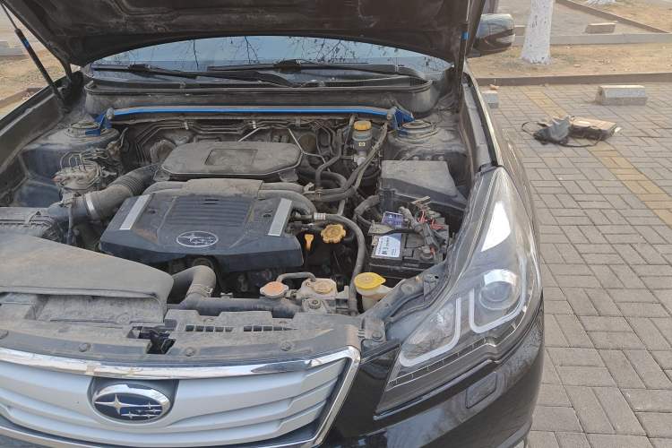 Used Subaru Outback 2011 2.5i Luxury Edition Engine Bay Left