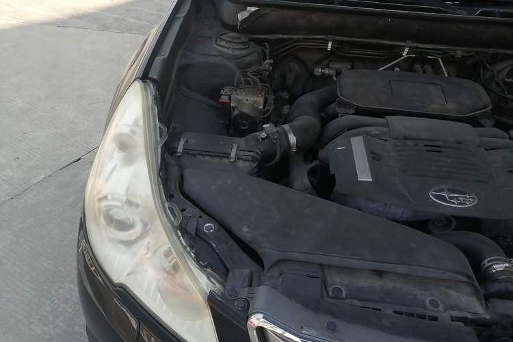 Used Subaru Outback 2011 2.5i Luxury Navigation Edition Engine Bay Right