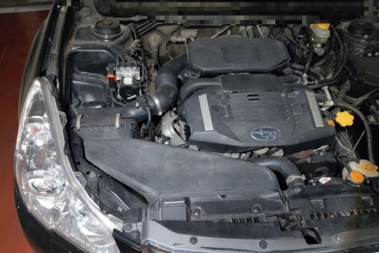 Used Subaru Outback 2011 2.5i Luxury Edition Engine Bay Right