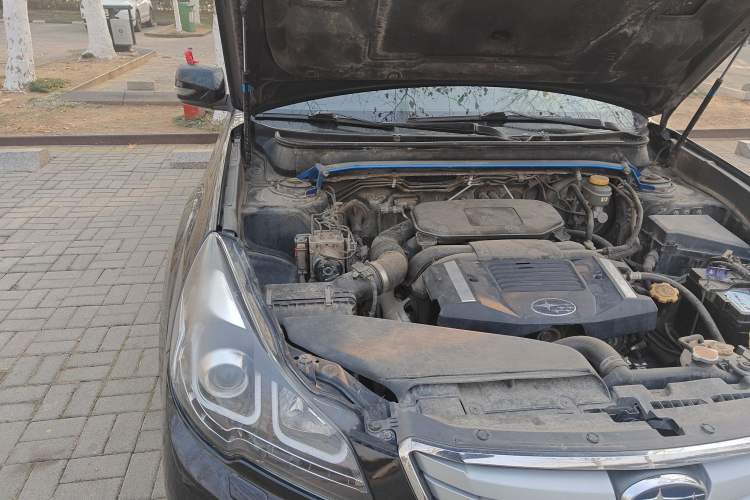 Used Subaru Outback 2011 2.5i Luxury Edition Engine Bay Right