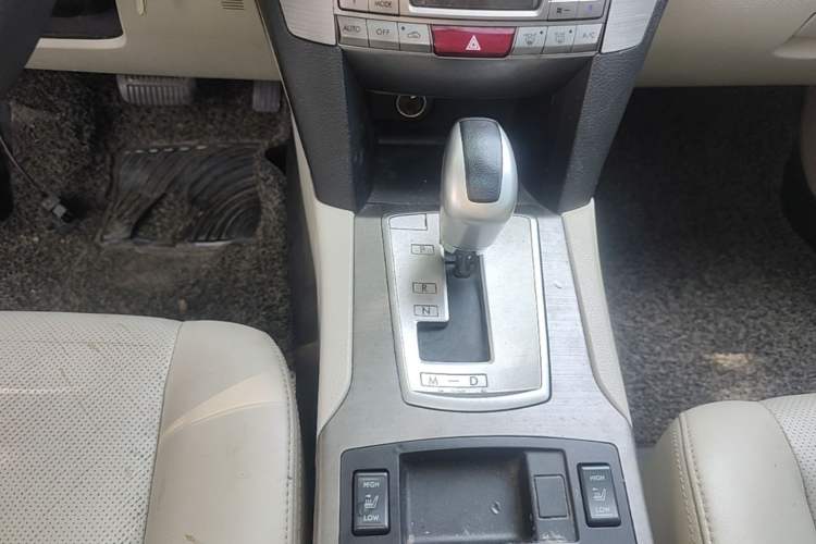 Used Subaru Outback 2011 2.5i Luxury Edition Gear Lever