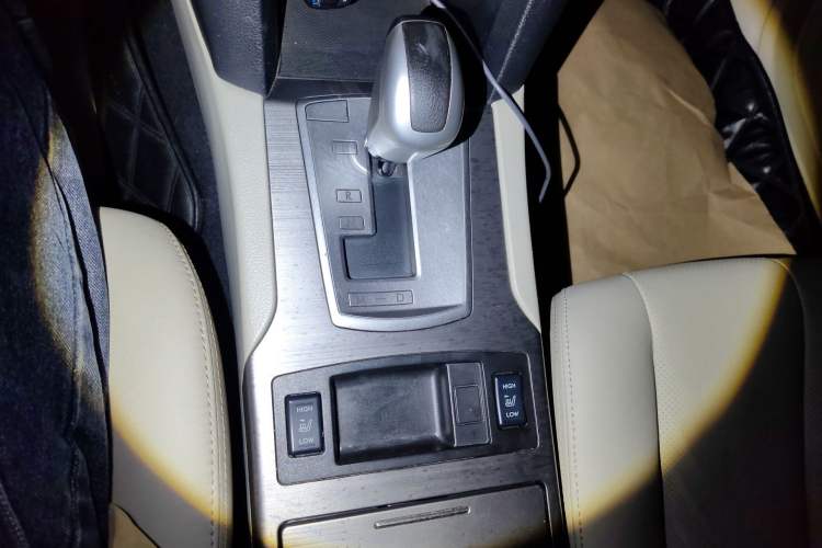 Used Subaru Outback 2011 2.5i Luxury Edition Gear Lever