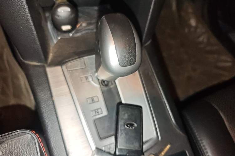 Used Subaru Outback 2011 2.5i Luxury Navigation Edition Gear Lever