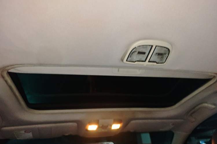 Used Subaru Outback 2011 2.5i Luxury Navigation Edition Headliner