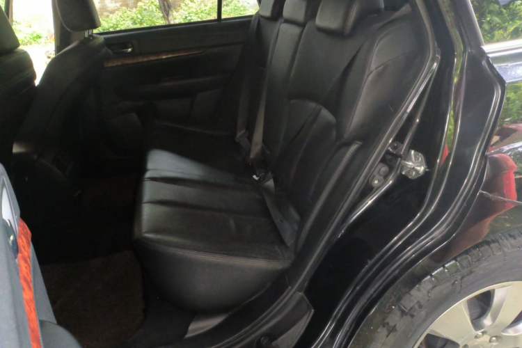 Used Subaru Outback 2011 2.5i Luxury Edition Left Rear Seat