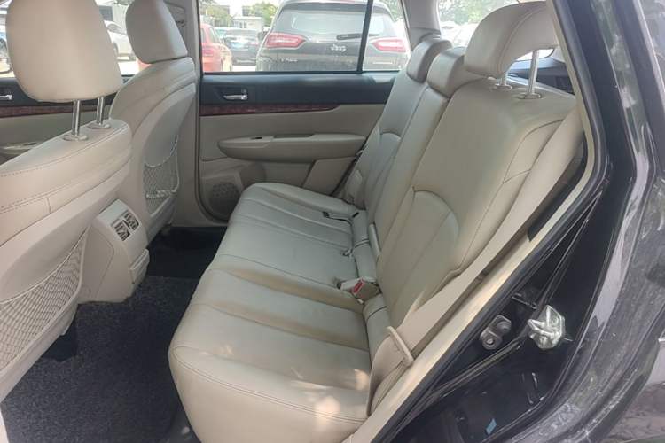 Used Subaru Outback 2011 2.5i Luxury Edition Left Rear Seat