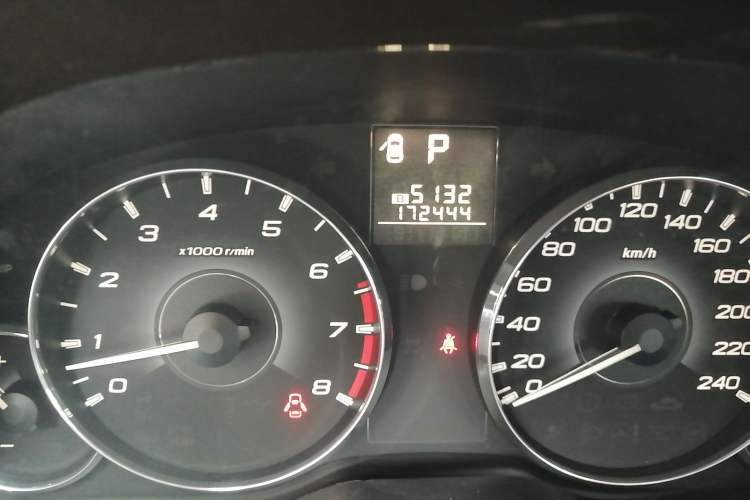 Used Subaru Outback 2011 2.5i Luxury Navigation Edition Odometer Close Up
