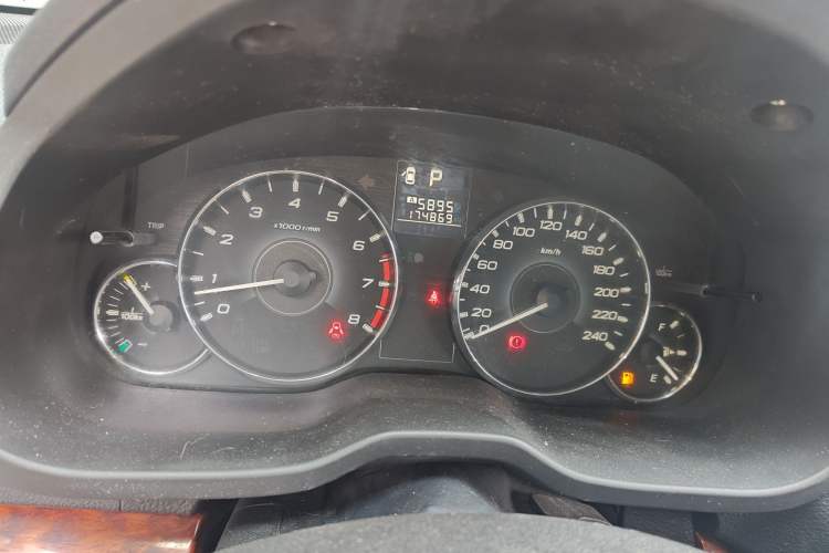 Used Subaru Outback 2011 2.5i Luxury Edition Odometer Close Up