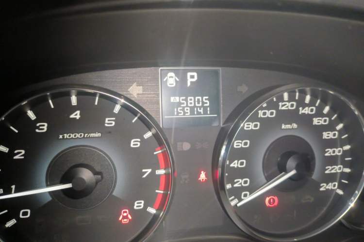 Used Subaru Outback 2011 2.5i Luxury Edition Odometer Close Up