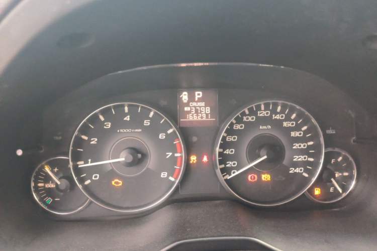 Used Subaru Outback 2011 2.5i Luxury Edition Odometer Close Up