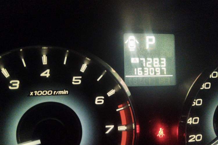 Used Subaru Outback 2011 2.5i Luxury Edition Odometer Close Up