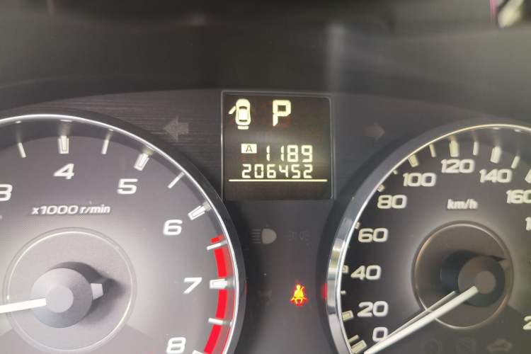 Used Subaru Outback 2011 2.5i Luxury Edition Odometer Close Up