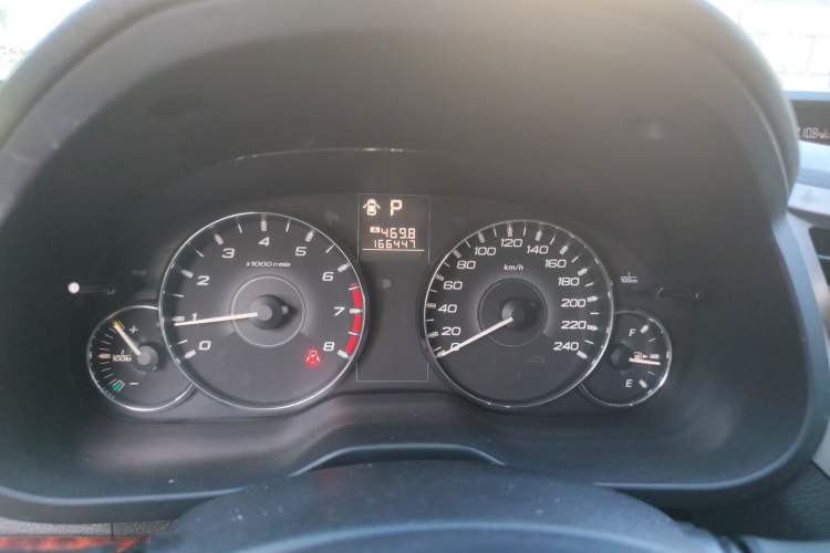 Used Subaru Outback 2011 2.5i Luxury Edition Odometer Close Up