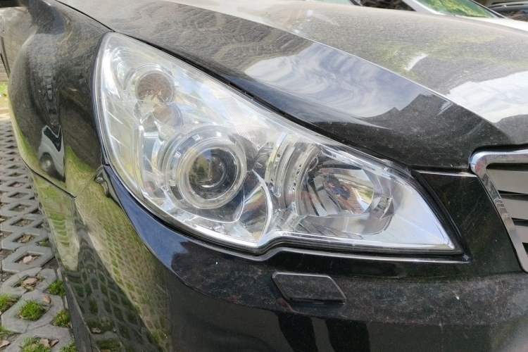 Used Subaru Outback 2011 2.5i Luxury Navigation Edition Right Front Headlight