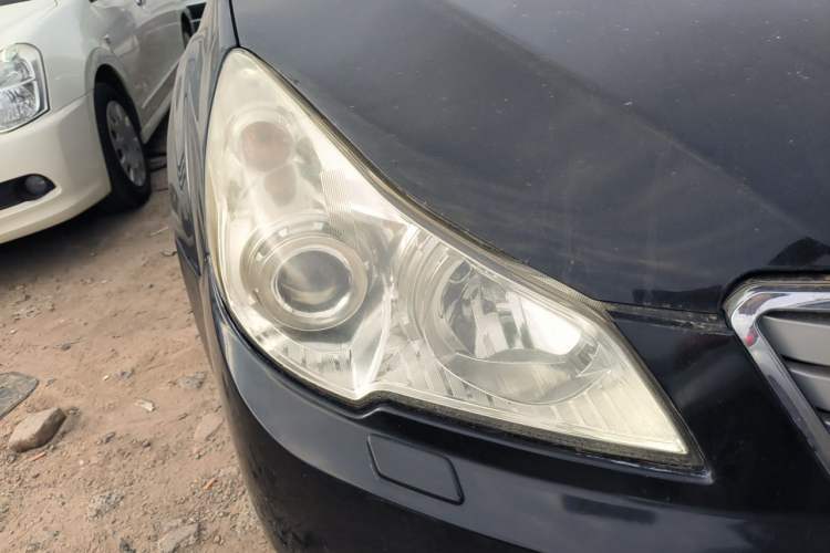 Used Subaru Outback 2011 2.5i Luxury Edition Right Front Headlight