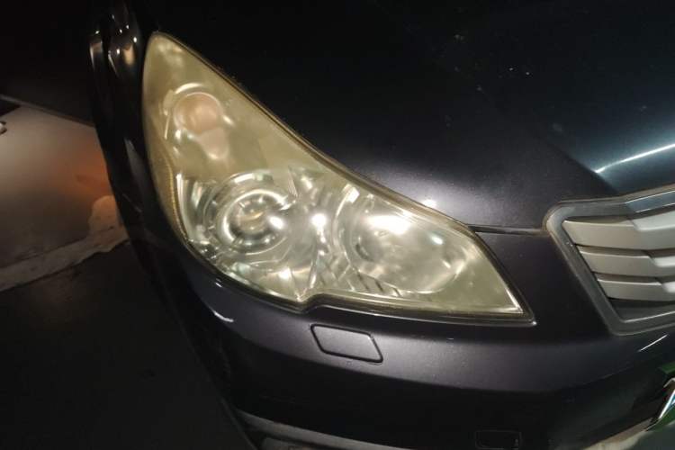 Used Subaru Outback 2011 2.5i Luxury Navigation Edition Right Front Headlight