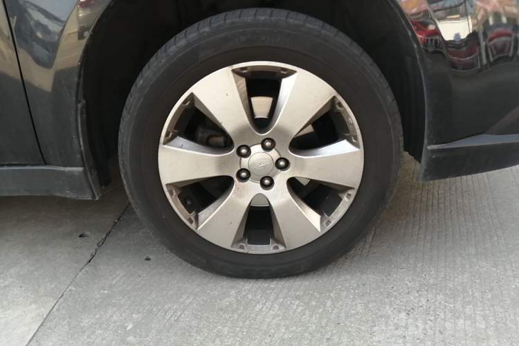 Used Subaru Outback 2011 2.5i Luxury Navigation Edition Right Front Wheel Hub