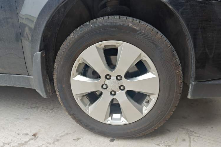 Used Subaru Outback 2011 2.5i Luxury Edition Right Front Wheel Hub